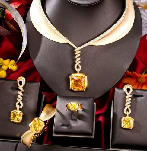 طقم ذهبي جذّاب