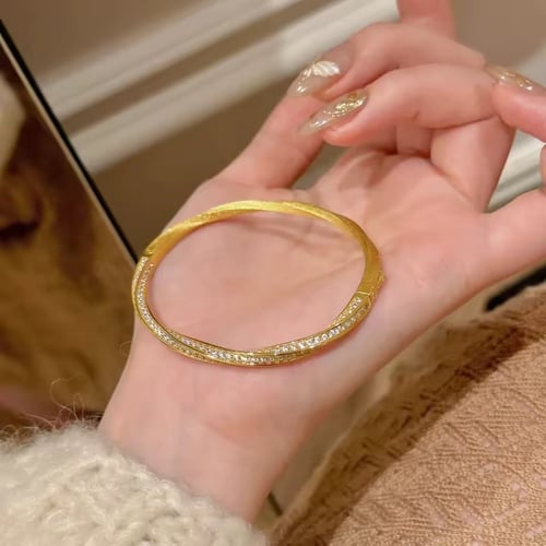 اسوارة حسناء