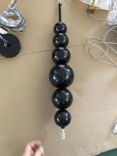 اضاءة معلقة من المعدن المطلي