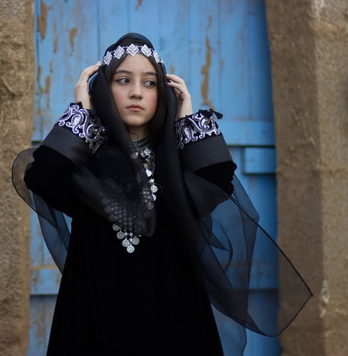 ثوب قطيفه مستوحى من ثوب الثريا النجدي