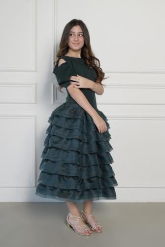 فستان أخضر زمردي