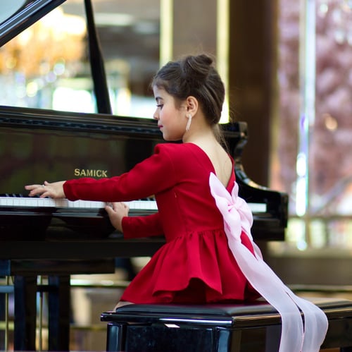 بدلة العيد حمراء