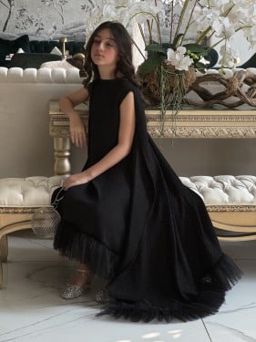 إطلاله فاخره ياللون الأسود