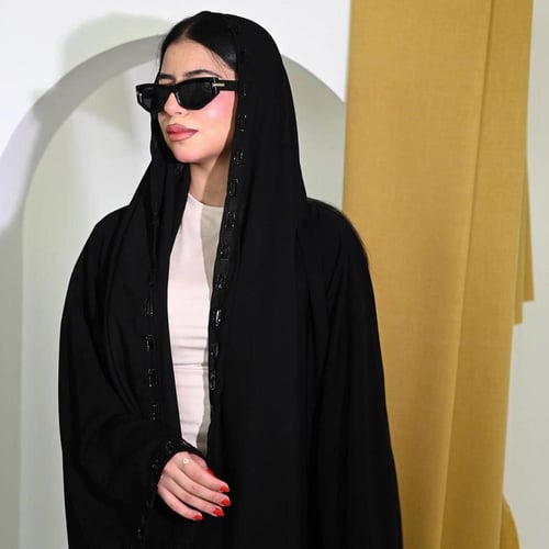 عباية أسود بأكمام فرنسية شك يدوي مع شيلة