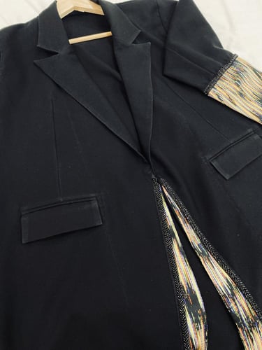 بليزر اسود بتداخلات الجاكار