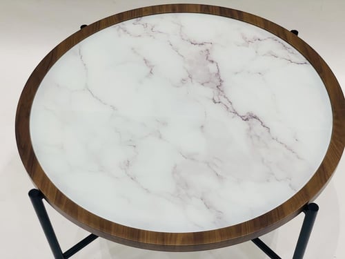 طاولة كبيرة دائرية