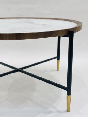 طاولة كبيرة دائرية