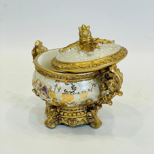 وعاء الضيافة الملكي بغطاء