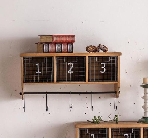 رف بأدراج معدنية وسطح خشبي