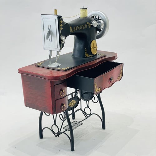 تحفة مكينة خياطة وسط