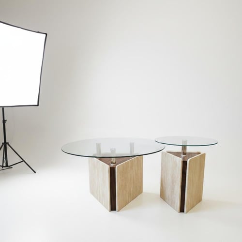 طقم طاولات جانبية زجاجية بتصميم هندسي عصري