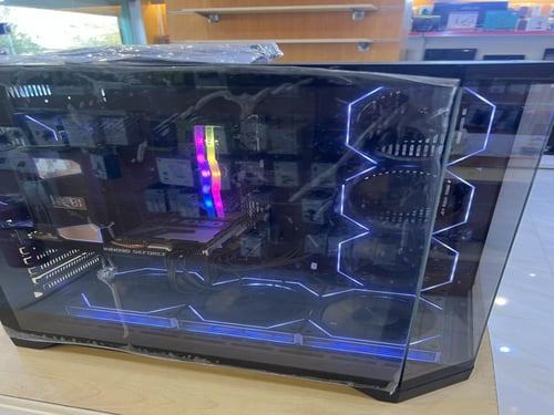 بي سي قيمينق وشاشة