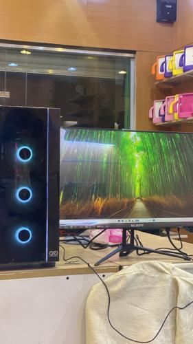 بي سي قيمينق وشاشة