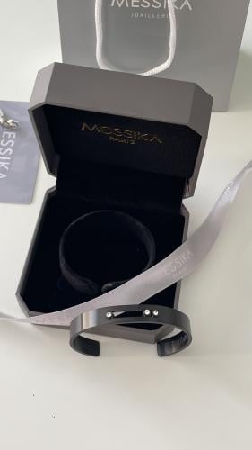 اسورة ميسيكا اسود مع الملحقات