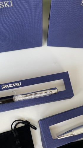 اقلام سواروفسكي اسود او فضي مع الملحقات