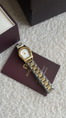 ساعة اقنر نسائيه ذهبي مع فضي شامل ملحقاته