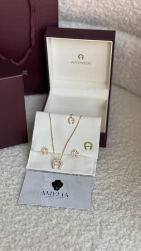 سلسال وحلق اقنر ذهبي مع ملحقاته