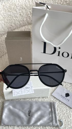 نظارة ديور مع الملحقات