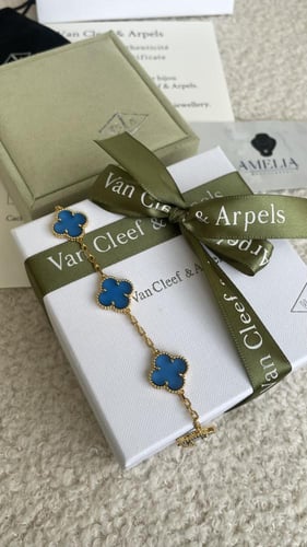 اسوره فان كليف 5 وردات ازرق مع الملحقات