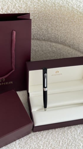 قلم اقنر اسود مع فضي مع الملحقات