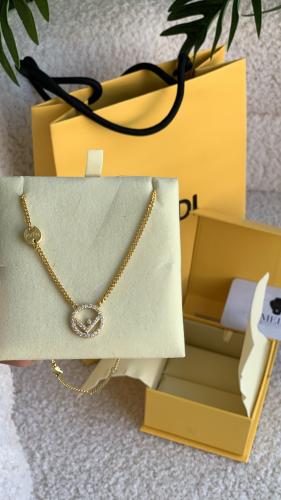 سلسال فندي ذهبي مع ملحقاته