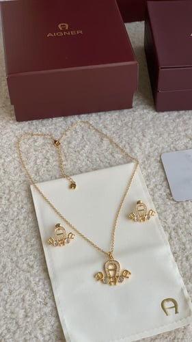 طقم اقنر سلسال وحلق ذهبي مع ملحقاته