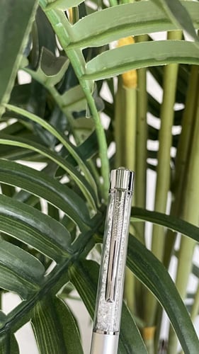 اقلام سواروفسكي اسود او فضي مع الملحقات