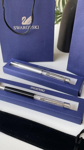 اقلام سواروفسكي اسود او فضي مع الملحقات