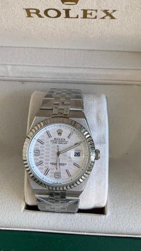 ساعة رولكس فضي مع ابيض مع ملحقاتها