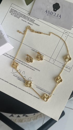 طقم سلسال وحلق فان كليف ذهبي شامل الملحقات