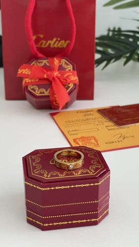 خاتم ذهبي كارتير مع فصوص شامل الملحقات