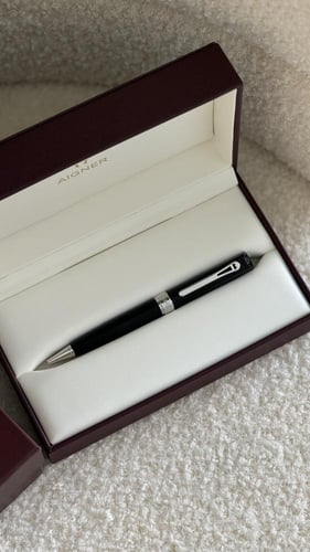 قلم اقنر اسود مع فضي مع الملحقات