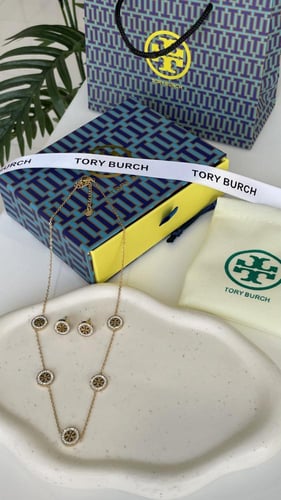 طقم سلسال وحلق ذهبي توري بورش مع الملحقات