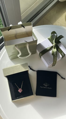 سلسال فان كليف وردي مع الملحقات