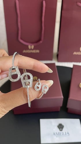 اساور مع خاتم ذهبي او فضي مع ملحقاته