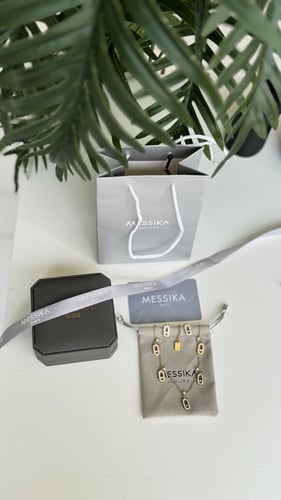 ‏طقم ميسكيا ذهبي سلسال وحلق مع الملحقات