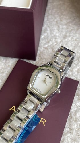 ساعة اقنر نسائي فضي شامل ملحقاته