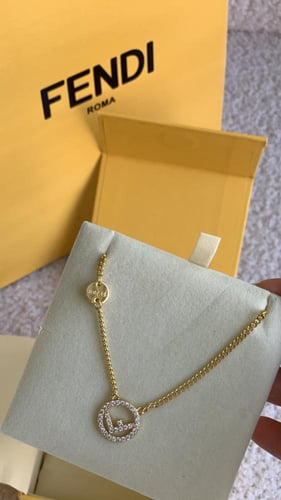 سلسال فندي ذهبي مع ملحقاته