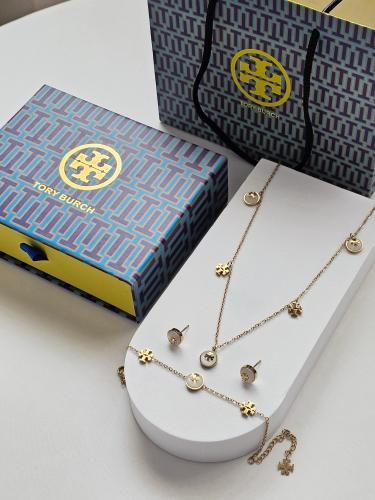 طقم سلسال وحلق واسوره ذهبي توري بورش مع الملحقات