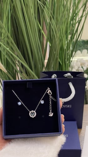 طقم سلسال وحلق سوارفسكي ازرق مع الملحقات