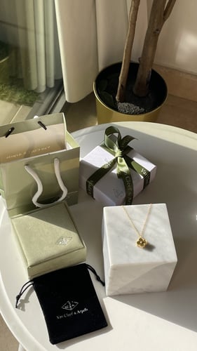 سلسال فان كليف ذهبي مع الملحقات