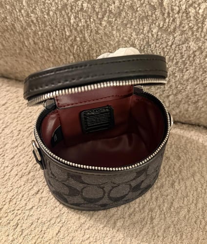 شنطة براند COACH