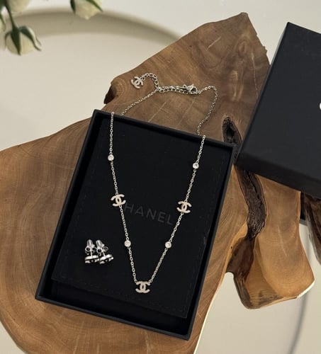 سلسال مع حلق شانيل شامل الملحقات