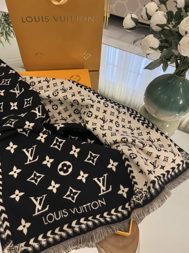 سكارف لويس فيتون