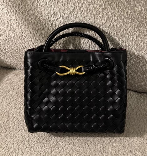 شنطة براند BOTTEGA