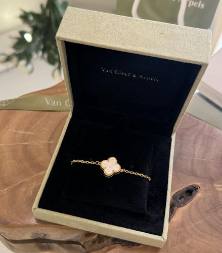 اسوارة فان كليف شامل الملحقات