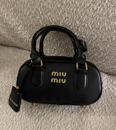 شنطة براند miu miu