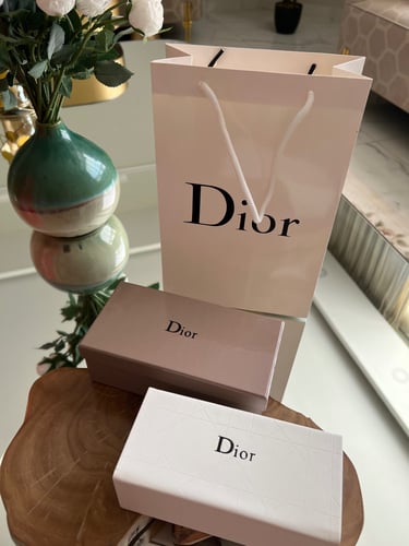 نظارة ديور مع الملحقات