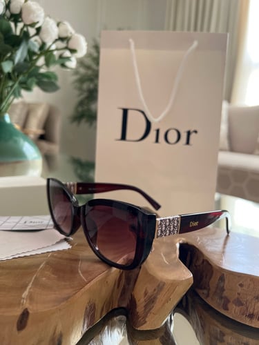 نظارة ديور مع الملحقات