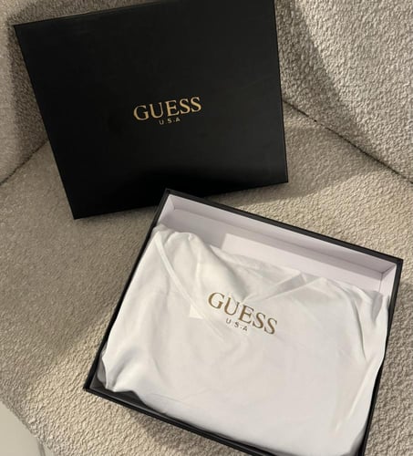 شنطة براند GUESS